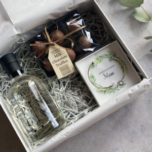 Little Hamper Company Gin and Mum gift mini hamper. Shop independent this Christmas as independent shops online in the UK. Love Our Shops UK Shopping directory.
